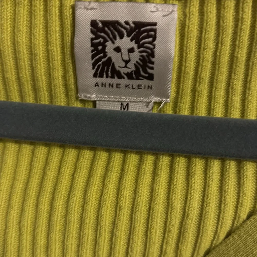 ANNE KLEIN Green Ribbed Gold Button Long Sleeve Fitted Cardigan Sweater M - Picture 3 of 4